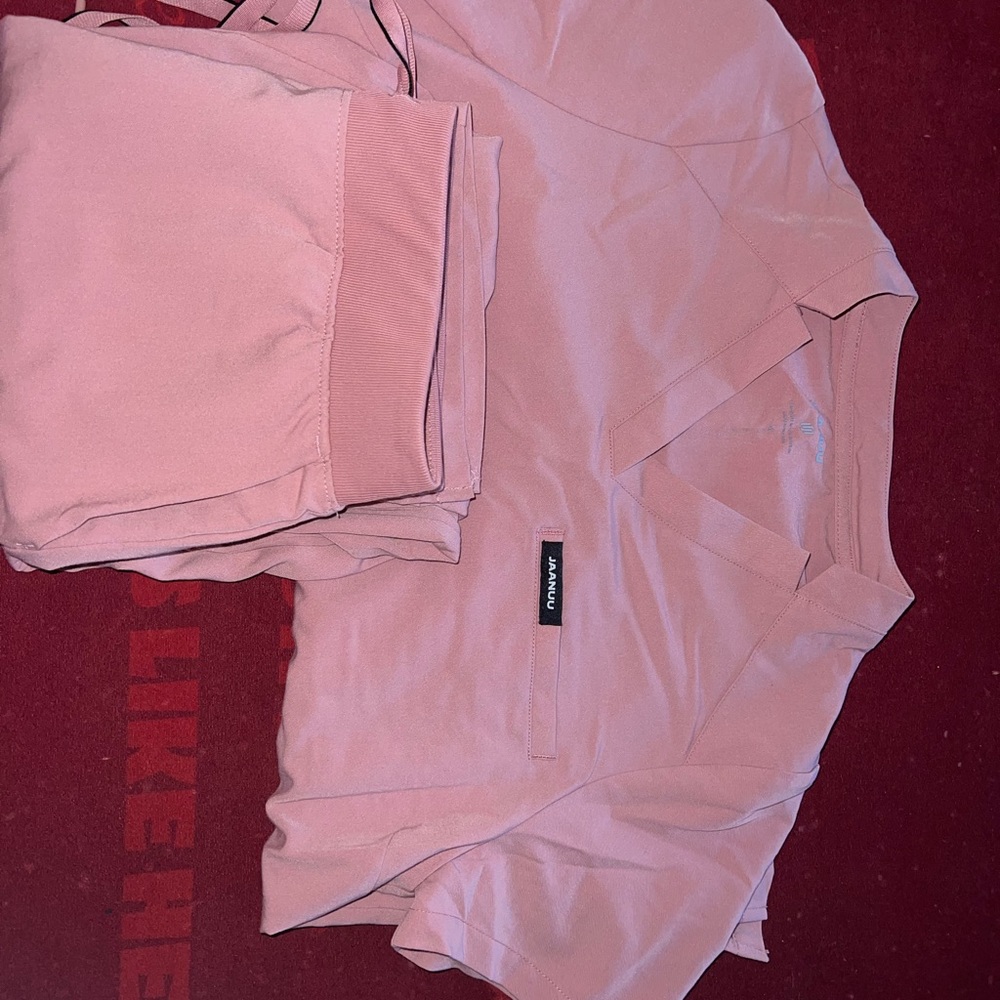 Jaanuu scrub set